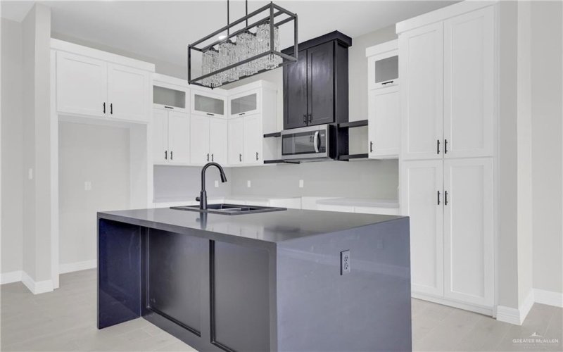 3100 N Alyna Avenue, Edinburg, TX 78541, 4 Bedrooms Bedrooms, ,2 BathroomsBathrooms,Residential,For Sale,3100 N Alyna Avenue,0,477955