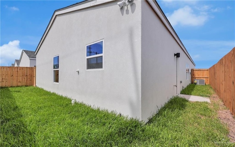 700 Oriole Road, Weslaco, TX 78596, ,Residential Multi Family,En Venta,700 Oriole Road,0,477983