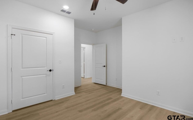 1610 W Barrett St, Tyler, TX 75702, 3 Bedrooms Bedrooms, ,2 BathroomsBathrooms,Residential,For Sale,1610 W Barrett St,0,25011948
