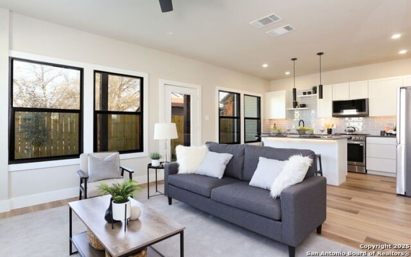 103 Paso Hondo #201 #201, San Antonio, TX 78202, 3 Bedrooms Bedrooms, ,3 BathroomsBathrooms,Residential,For Sale,103 Paso Hondo #201,0,1890936