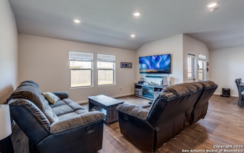 327 Elephants Ear DR, New Braunfels, TX 78130, 4 Habitaciones Habitaciones , ,2 BañosBaños,Residential,En Venta,327 Elephants Ear DR,0,1890942