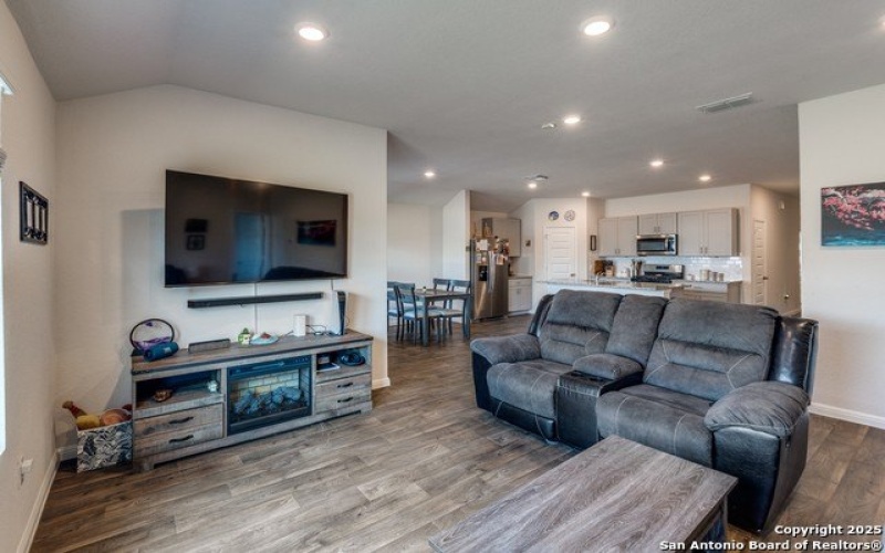 327 Elephants Ear DR, New Braunfels, TX 78130, 4 Habitaciones Habitaciones , ,2 BañosBaños,Residential,En Venta,327 Elephants Ear DR,0,1890942