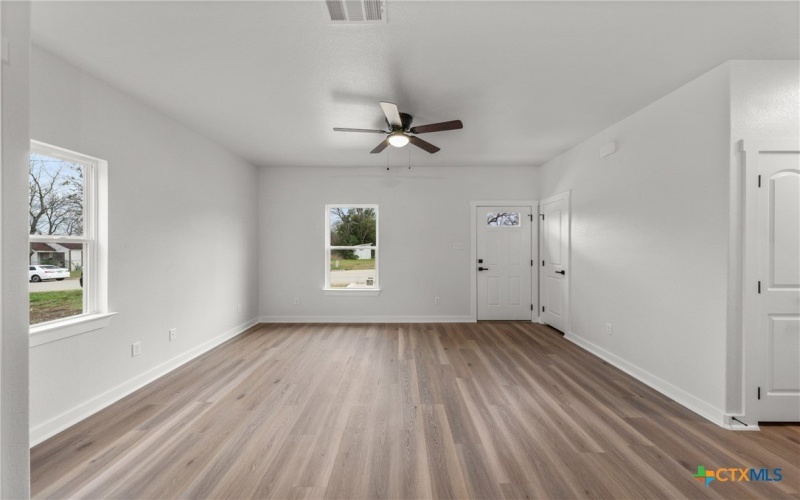 915 S 6th Street, Temple, TX 76501, 2 Habitaciones Habitaciones , ,1 BañoBaños,Residential,En Venta,915 S 6th Street,0,589066