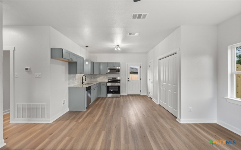 915 S 6th Street, Temple, TX 76501, 2 Habitaciones Habitaciones , ,1 BañoBaños,Residential,En Venta,915 S 6th Street,0,589066