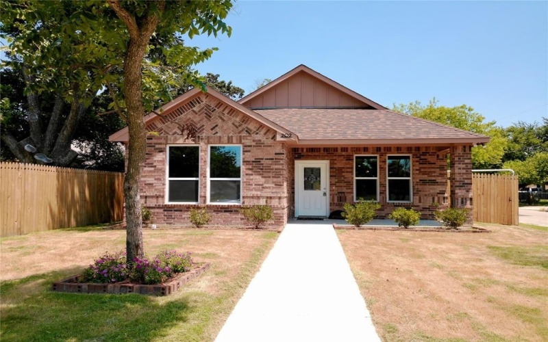 202 Mansfield Road, Cleburne, TX 76031, 3 Habitaciones Habitaciones , ,2 BañosBaños,Residential,En Venta,202 Mansfield Road,0,21002150