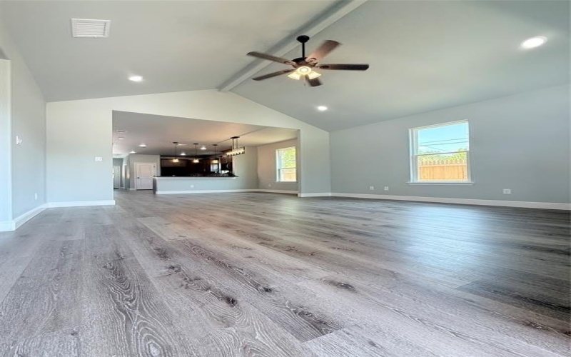 202 Mansfield Road, Cleburne, TX 76031, 3 Habitaciones Habitaciones , ,2 BañosBaños,Residential,En Venta,202 Mansfield Road,0,21002150