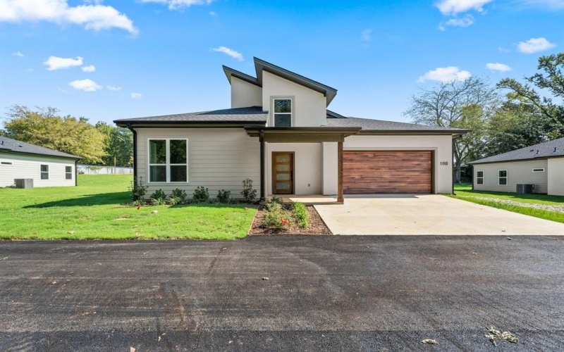 1110 S Main Street, Lindale, TX 75771, 4 Bedrooms Bedrooms, ,2 BathroomsBathrooms,Residential,For Sale,1110 S Main Street,0,21004144