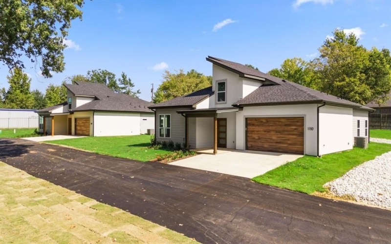 1110 S Main Street, Lindale, TX 75771, 4 Bedrooms Bedrooms, ,2 BathroomsBathrooms,Residential,For Sale,1110 S Main Street,0,21004144