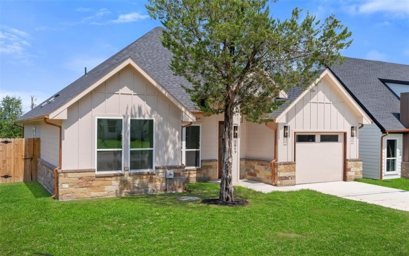 5809 Black Pine Circle, Granbury, TX 76048, 3 Bedrooms Bedrooms, ,2 BathroomsBathrooms,Residential,For Sale,5809 Black Pine Circle,0,21024772