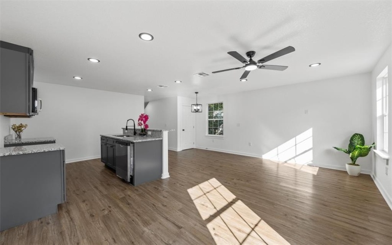 1716 N 13th Street, Waco, TX 76707, 6 Habitaciones Habitaciones , ,5 BañosBaños,Residential Multi Family,En Venta,1716 N 13th Street,0,21025492
