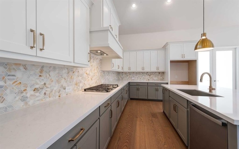 1915 Lowland Drive, Rockwall, TX 75087, 4 Bedrooms Bedrooms, ,5 BathroomsBathrooms,Residential,For Sale,1915 Lowland Drive,0,21025508