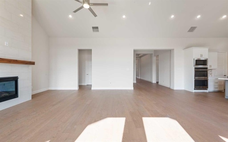 1915 Lowland Drive, Rockwall, TX 75087, 4 Bedrooms Bedrooms, ,5 BathroomsBathrooms,Residential,For Sale,1915 Lowland Drive,0,21025508