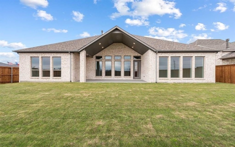 1915 Lowland Drive, Rockwall, TX 75087, 4 Bedrooms Bedrooms, ,5 BathroomsBathrooms,Residential,For Sale,1915 Lowland Drive,0,21025508