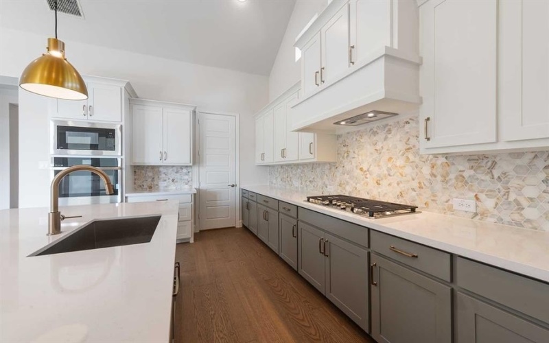 1915 Lowland Drive, Rockwall, TX 75087, 4 Bedrooms Bedrooms, ,5 BathroomsBathrooms,Residential,For Sale,1915 Lowland Drive,0,21025508