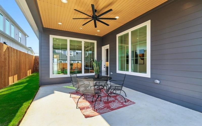 204 North Pine Street, Roanoke, TX 76262, 4 Habitaciones Habitaciones , ,3 BañosBaños,Residential,En Venta,204 North Pine Street,0,21025551