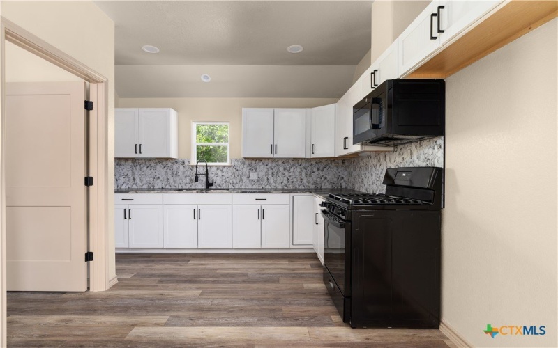 417 S Blanco Street, Lockhart, TX 78644, 4 Bedrooms Bedrooms, ,3 BathroomsBathrooms,Residential,For Sale,417 S Blanco Street,0,589106