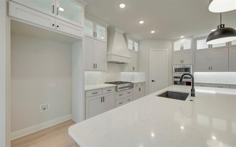 2112 Lakeside Drive, Lakewood Village, TX 75068, 4 Bedrooms Bedrooms, ,5 BathroomsBathrooms,Residential,For Sale,2112 Lakeside Drive,0,21025609