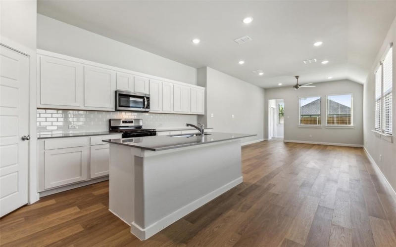 1019 London Town Lane, McKinney, TX 75071, 3 Habitaciones Habitaciones , ,2 BañosBaños,Residential,En Venta,1019 London Town Lane,0,21025917
