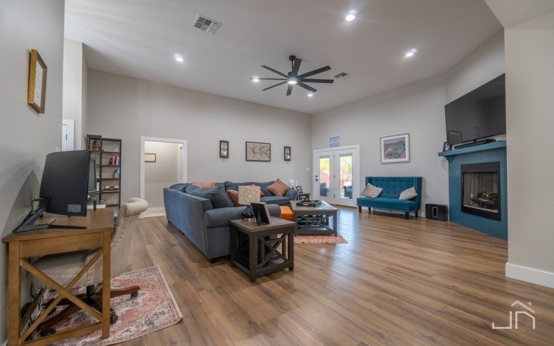 5318 Riviera Lane, San Angelo, TX 76904, 3 Bedrooms Bedrooms, ,2 BathroomsBathrooms,Residential,For Sale,5318 Riviera Lane,0,128612