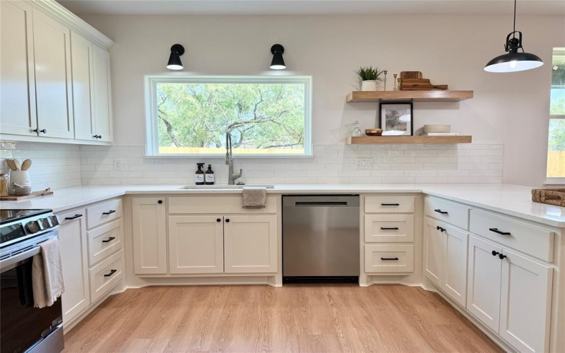 2412 Creek Drive, Granbury, TX 76048, 3 Bedrooms Bedrooms, ,2 BathroomsBathrooms,Residential,For Sale,2412 Creek Drive,0,21023638