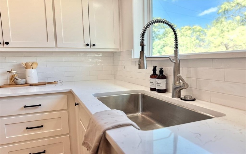 2412 Creek Drive, Granbury, TX 76048, 3 Bedrooms Bedrooms, ,2 BathroomsBathrooms,Residential,For Sale,2412 Creek Drive,0,21023638