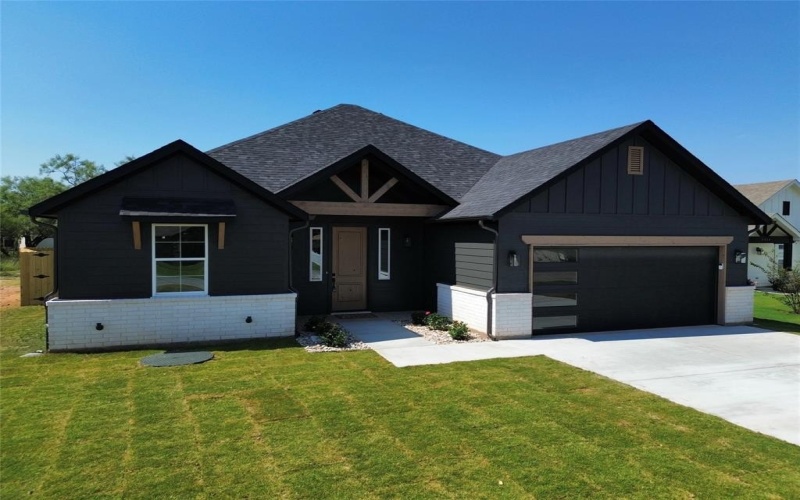 2412 Creek Drive, Granbury, TX 76048, 3 Bedrooms Bedrooms, ,2 BathroomsBathrooms,Residential,For Sale,2412 Creek Drive,0,21023638