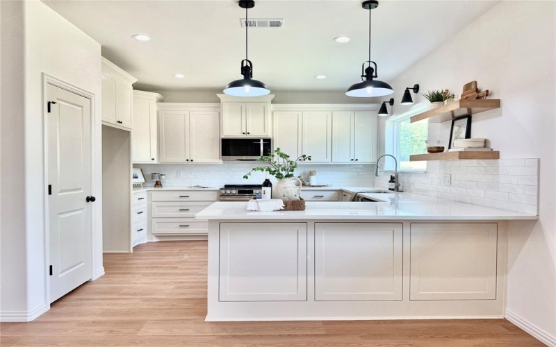 2412 Creek Drive, Granbury, TX 76048, 3 Bedrooms Bedrooms, ,2 BathroomsBathrooms,Residential,For Sale,2412 Creek Drive,0,21023638
