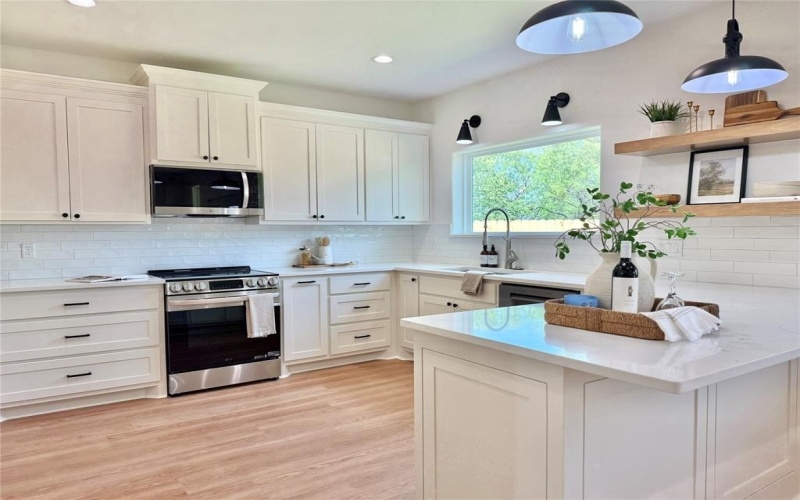 2412 Creek Drive, Granbury, TX 76048, 3 Bedrooms Bedrooms, ,2 BathroomsBathrooms,Residential,For Sale,2412 Creek Drive,0,21023638