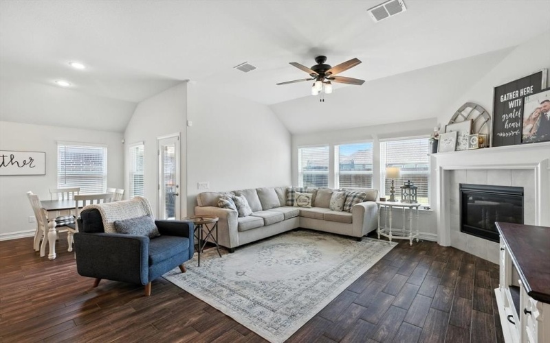 1065 Twisting Ridge Terrace, Fort Worth, TX 76052, 3 Bedrooms Bedrooms, ,2 BathroomsBathrooms,Residential,For Sale,1065 Twisting Ridge Terrace,0,21024969
