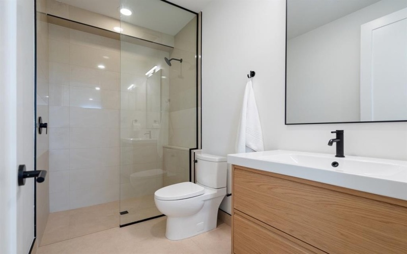 1424 Canada Drive, Dallas, TX 75212, 4 Habitaciones Habitaciones , ,3 BañosBaños,Residential,En Venta,1424 Canada Drive,0,21025141