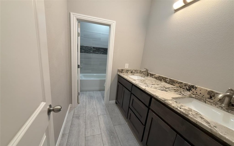 1007 legend Avenue, Bonham, TX 75418, 3 Habitaciones Habitaciones , ,2 BañosBaños,Residential,En Venta,1007 legend Avenue,0,21025856