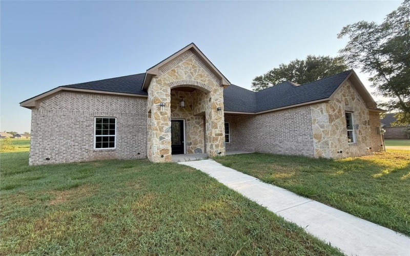 1007 legend Avenue, Bonham, TX 75418, 3 Habitaciones Habitaciones , ,2 BañosBaños,Residential,En Venta,1007 legend Avenue,0,21025856