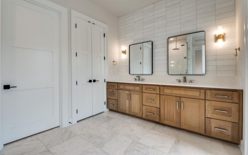 250 E Dallas Road #119, Grapevine, TX 76051, 3 Bedrooms Bedrooms, ,3 BathroomsBathrooms,Residential,For Sale,250 E Dallas Road,0,21026328