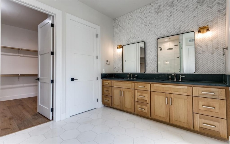 250 E Dallas Road #119, Grapevine, TX 76051, 3 Bedrooms Bedrooms, ,3 BathroomsBathrooms,Residential,For Sale,250 E Dallas Road,0,21026328