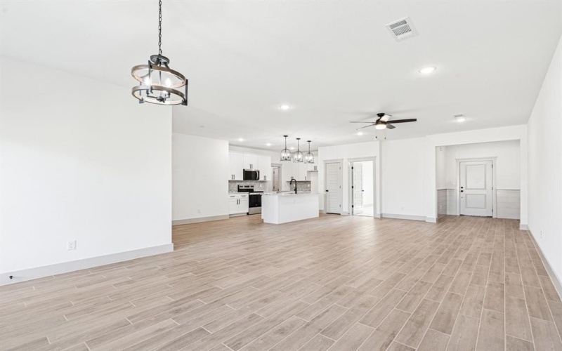5012 Elizabeth Street, Granbury, TX 76048, 4 Bedrooms Bedrooms, ,2 BathroomsBathrooms,Residential,For Sale,5012 Elizabeth Street,0,21026411