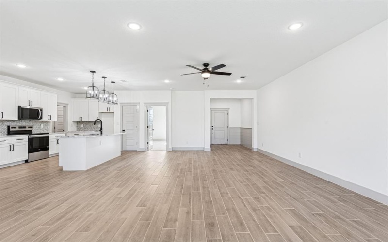 5012 Elizabeth Street, Granbury, TX 76048, 4 Bedrooms Bedrooms, ,2 BathroomsBathrooms,Residential,For Sale,5012 Elizabeth Street,0,21026411
