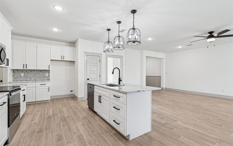 5012 Elizabeth Street, Granbury, TX 76048, 4 Bedrooms Bedrooms, ,2 BathroomsBathrooms,Residential,For Sale,5012 Elizabeth Street,0,21026411