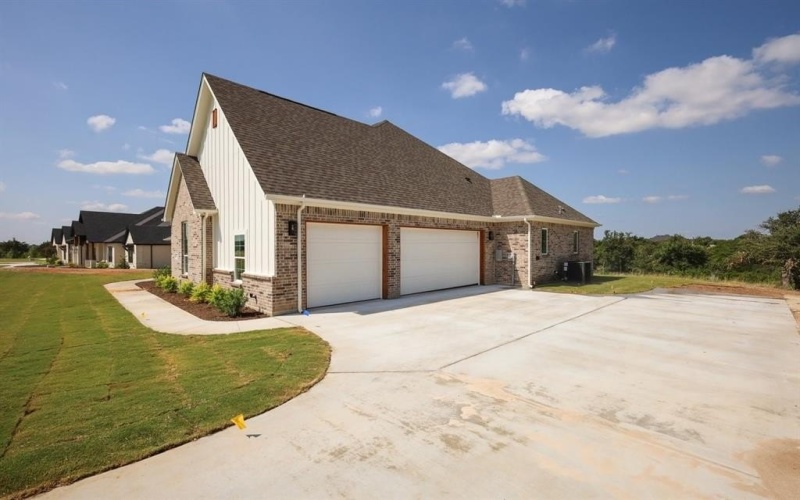 1066 Kingsley Court, Weatherford, TX 76087, 4 Bedrooms Bedrooms, ,3 BathroomsBathrooms,Residential,For Sale,1066 Kingsley Court,0,21026448