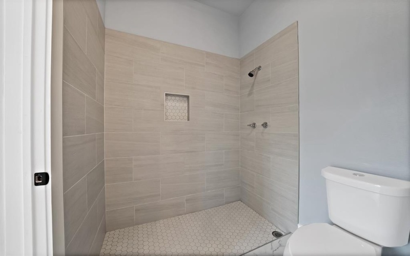 5905 Collins Court, Granbury, TX 76048, 3 Habitaciones Habitaciones , ,2 BañosBaños,Residential,En Venta,5905 Collins Court,0,21026679