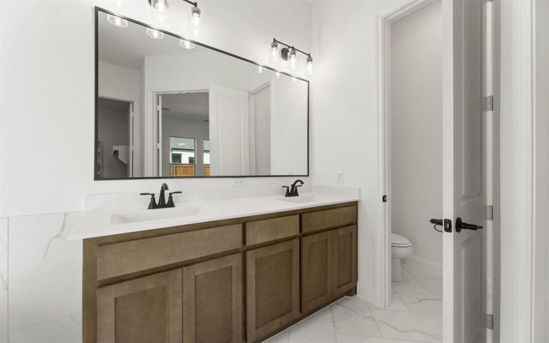 5400 Century Lake Lane, Denton, TX 76226, 4 Habitaciones Habitaciones , ,3 BañosBaños,Residential,En Venta,5400 Century Lake Lane,0,21026787