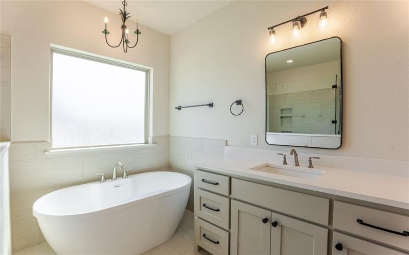 1033 Lilly Lane, Weatherford, TX 76088, 3 Bedrooms Bedrooms, ,2 BathroomsBathrooms,Residential,For Sale,1033 Lilly Lane,0,21026921