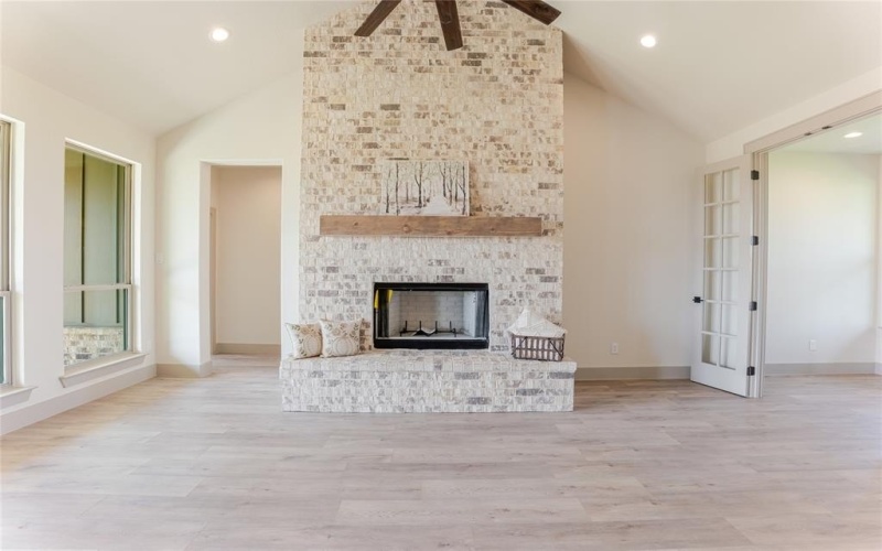 1033 Lilly Lane, Weatherford, TX 76088, 3 Bedrooms Bedrooms, ,2 BathroomsBathrooms,Residential,For Sale,1033 Lilly Lane,0,21026921