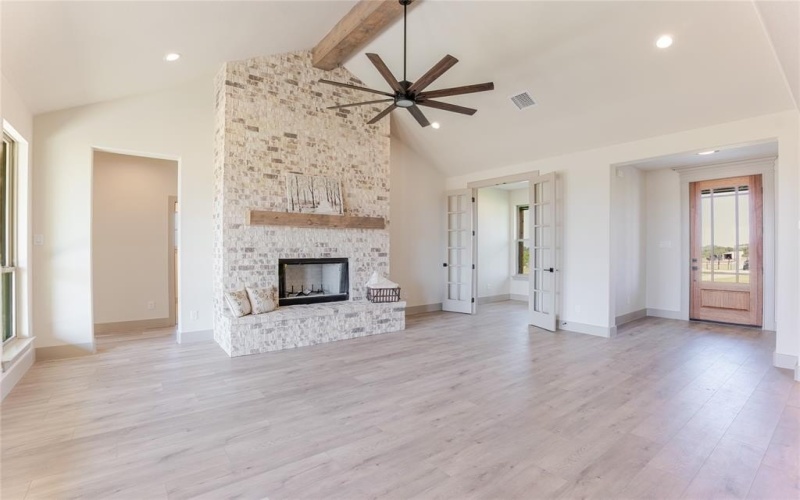 1033 Lilly Lane, Weatherford, TX 76088, 3 Bedrooms Bedrooms, ,2 BathroomsBathrooms,Residential,For Sale,1033 Lilly Lane,0,21026921