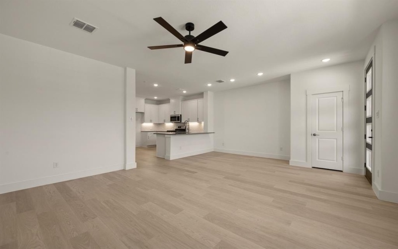 1105 Carnation Drive, Crowley, TX 76036, 2 Habitaciones Habitaciones , ,2 BañosBaños,Residential,En Venta,1105 Carnation Drive,0,21027028