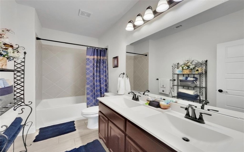 500 River Bank Court, Granbury, TX 76049, 3 Bedrooms Bedrooms, ,2 BathroomsBathrooms,Residential,For Sale,500 River Bank Court,0,21027127