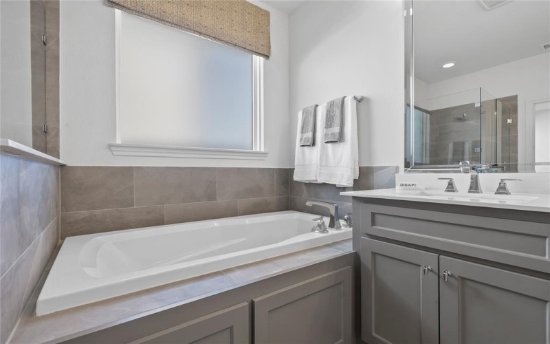 1017 Karis Boulevard, Crowley, TX 76036, 4 Bedrooms Bedrooms, ,3 BathroomsBathrooms,Residential,For Sale,1017 Karis Boulevard,0,21027130