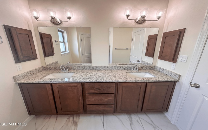 12821 DE LA ROSA Avenue, El Paso, TX 79928, 4 Habitaciones Habitaciones , ,3 BañosBaños,Residential,En Venta,12821 DE LA ROSA Avenue,0,928070