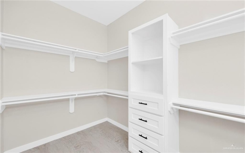 2209 N Gaytan Avenue, Edinburg, TX 78542, 4 Bedrooms Bedrooms, ,2 BathroomsBathrooms,Residential,For Sale,2209 N Gaytan Avenue,0,478109
