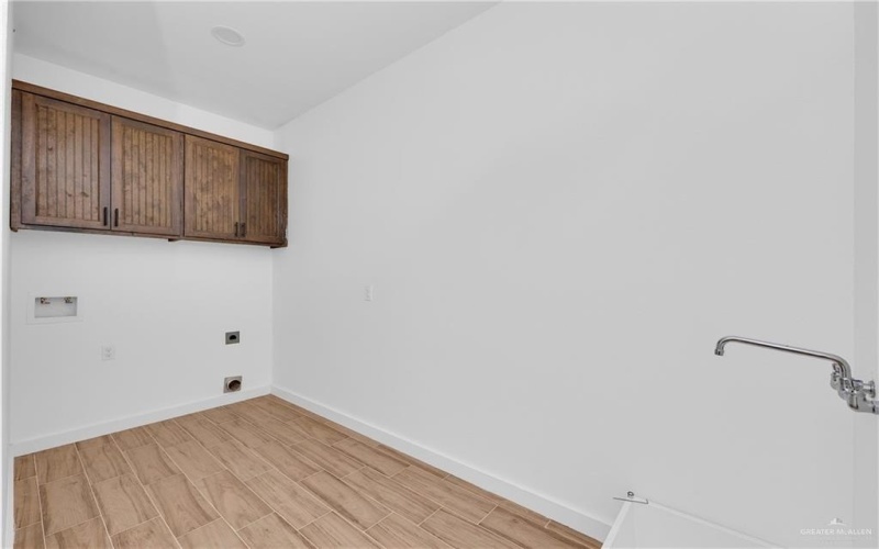 3216 E Ventura Street, Edinburg, TX 78542, 3 Bedrooms Bedrooms, ,2 BathroomsBathrooms,Residential,For Sale,3216 E Ventura Street,0,478111