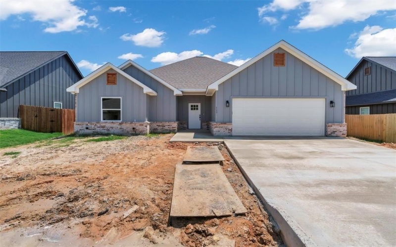 117 Bexar Street, Mabank, TX 75147, 3 Bedrooms Bedrooms, ,2 BathroomsBathrooms,Residential,For Sale,117 Bexar Street,0,21027369